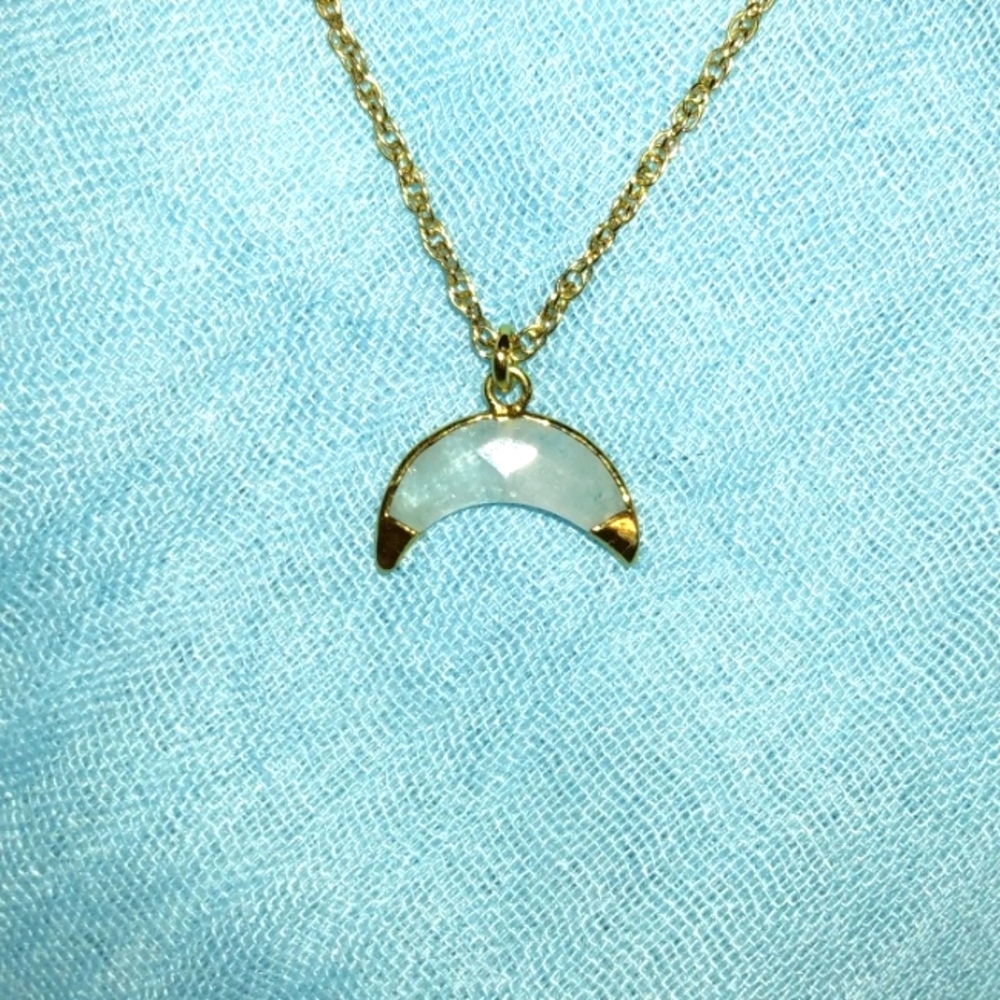 3-9 white stone moon in goldtone setting nice chain